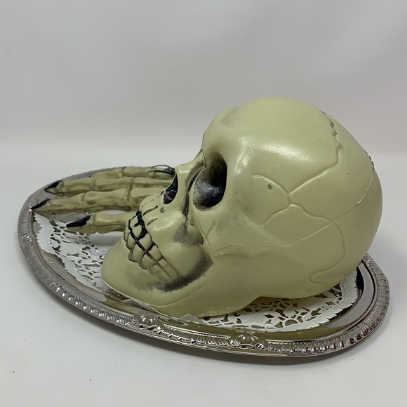 Halloween PROP Skull 💀 & creepy hand on platter - Picture 8 of 14